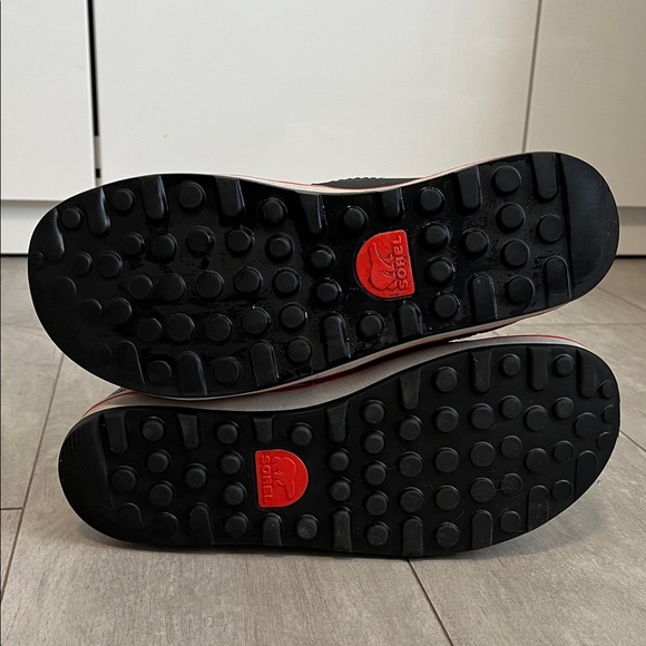 SOREL Glacy Explorer Gray Suede Winter Boots Black contrast Orange Laces, Size 8 - Picture 10 of 11